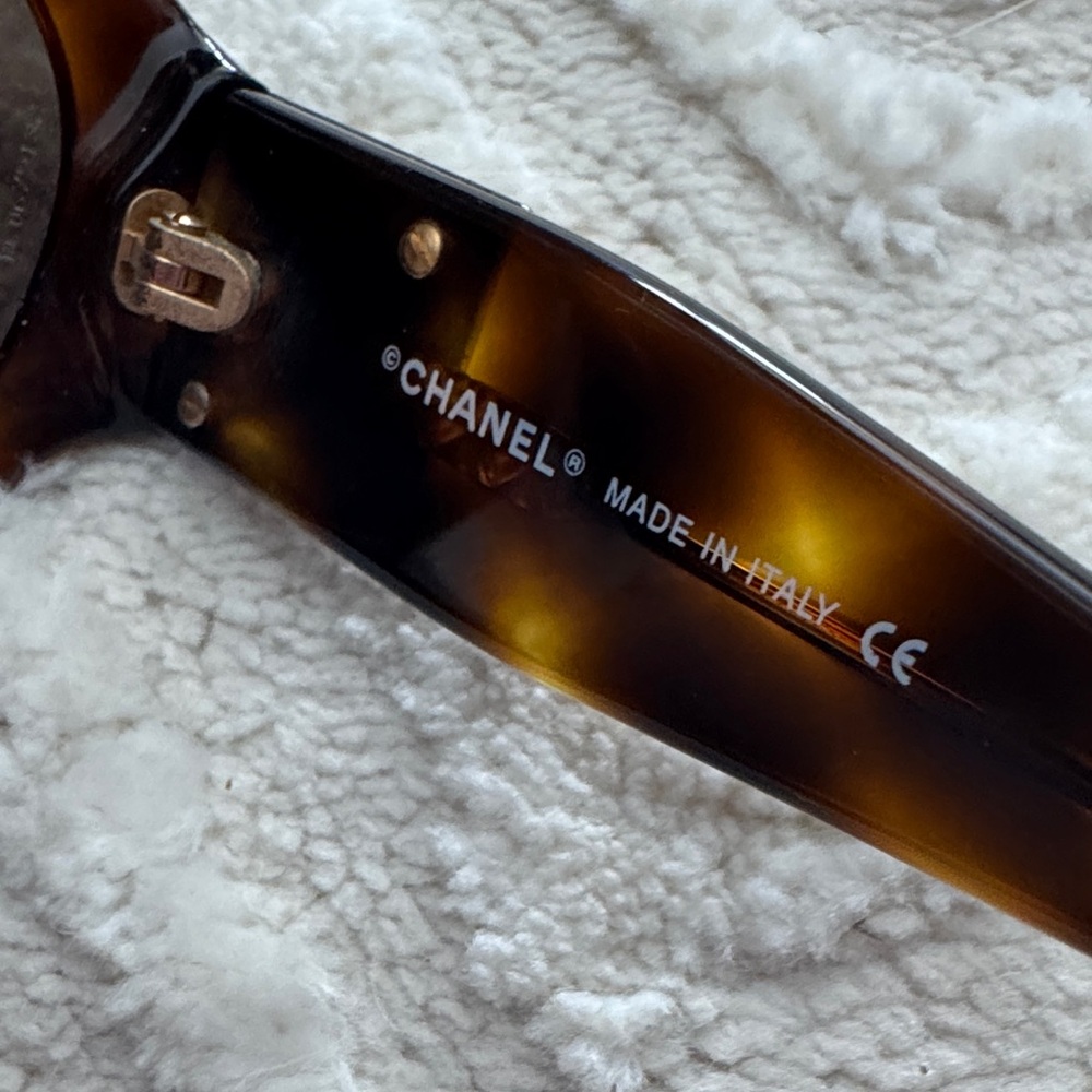 CHANEL Tortoise Sunglasses with Box and Dustbag - Picture 6 of 8